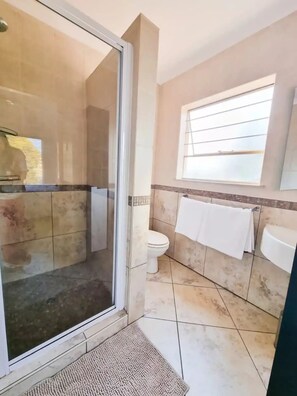 1 bedroom - Stylish one bed Apartment in Strydom Park - 2168 (Johannesburg)