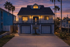 Exterior - Seabreeze Serenity: Near Beach, Game Room, Updates (117 E. Aries South Padre Island)