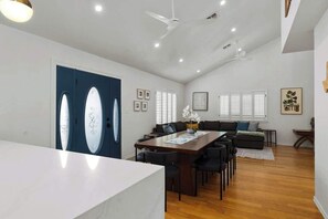 Lobby - Seabreeze Serenity: Near Beach, Game Room, Updates (117 E. Aries South Padre Island)