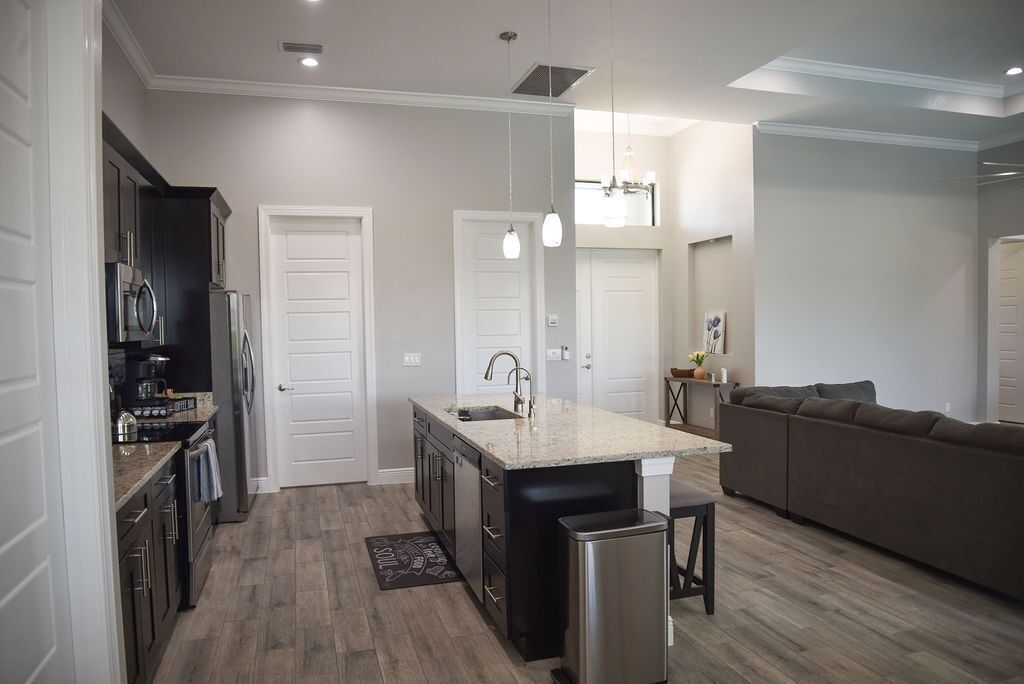 Geladeira, micro-ondas, fogão, lava-louças