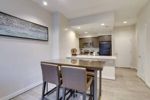 Fridge, microwave, stovetop, dishwasher