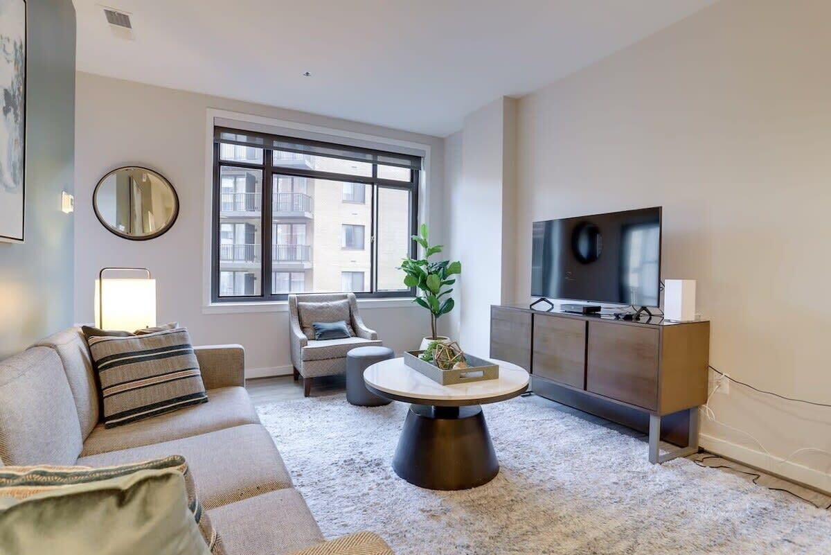 Sojourn | Courtland Towers | 1 Br W/pickleball Court - Arlington, VA