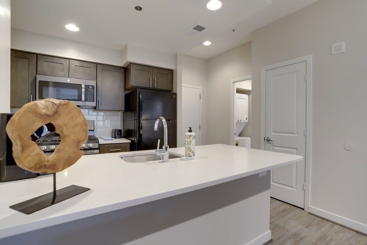 Refrigerador, microondas, parrilla de estufa y lavavajillas 