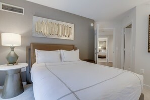 2 bedrooms, iron/ironing board, travel crib, WiFi - Sojourn | VA Square | 2 BR (Arlington)