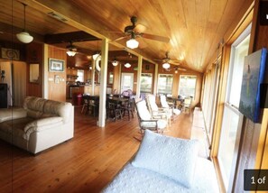 Living area - Spacious Beachfront Home with spectacular views and 30 feet from great fishing! (Grand Isle)