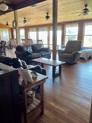 Smart TV, fireplace, DVD player, books - Spacious Beachfront Home with spectacular views and 30 feet from great fishing! (Grand Isle)