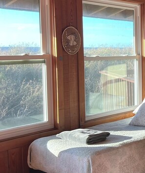 Interior - Spacious Beachfront Home with spectacular views and 30 feet from great fishing! (Grand Isle)