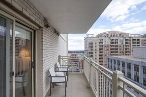 Property grounds - Sojourn | Randolph Towers (Arlington)