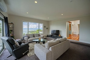 TV, fireplace, table tennis