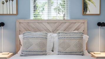 4 bedrooms, desk, iron/ironing board, travel crib