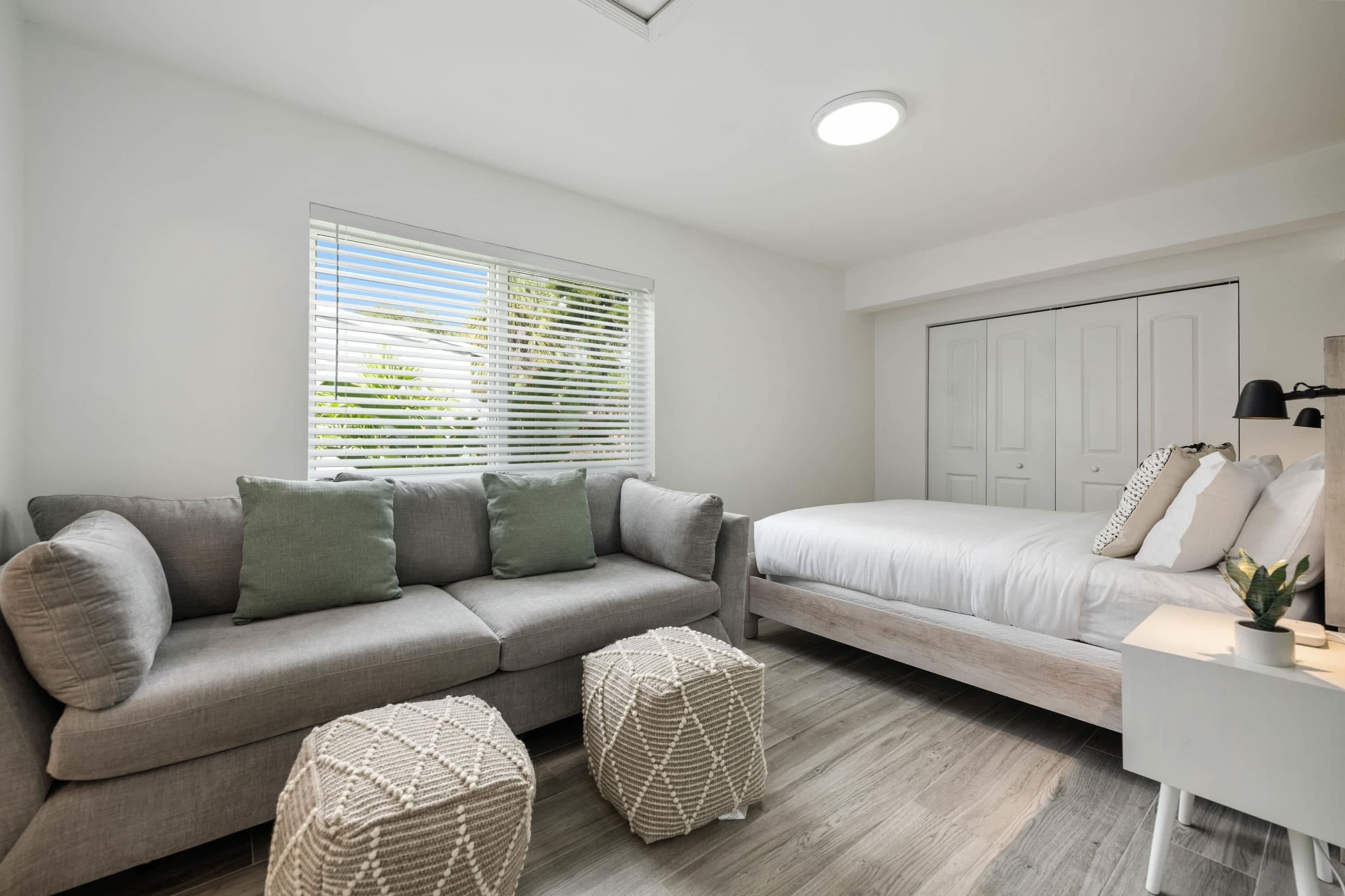 4 bedrooms, desk, iron/ironing board, travel crib