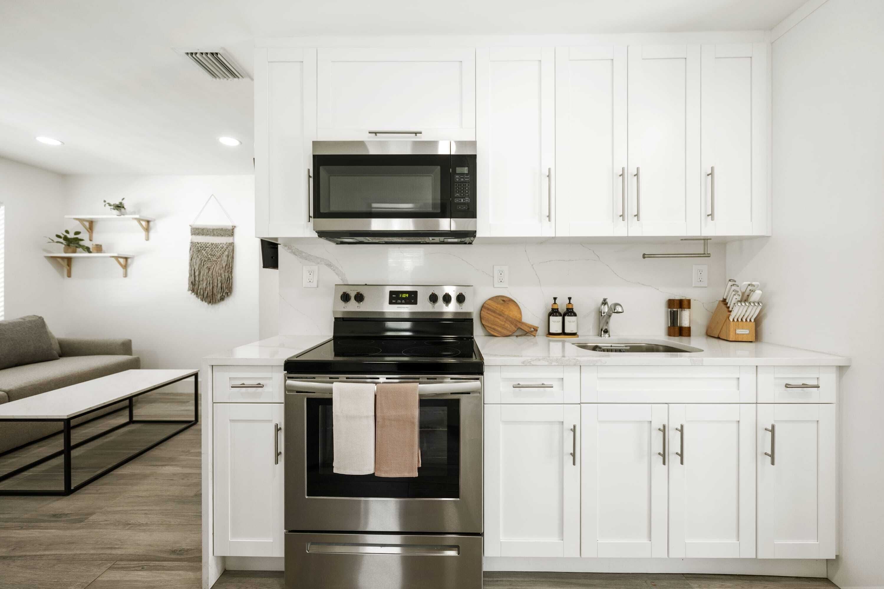 Coffee/tea maker, fridge, microwave, oven