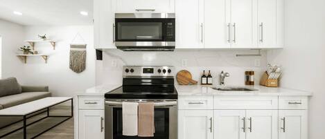 Coffee/tea maker, fridge, microwave, oven