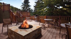 Outdoor dining - Marriott StreamSide Birch At Vail, 2bd, 2ba, 3 sofa bed, sleeps 8, kitchen (Vail)