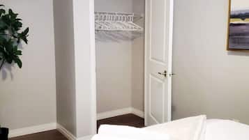 1 bedroom, desk, WiFi, bed sheets