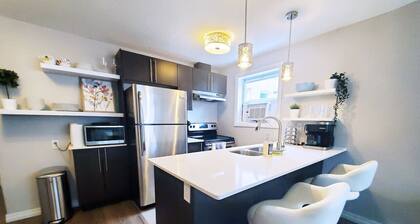 NEW Stylish Wortley 1BR Suite