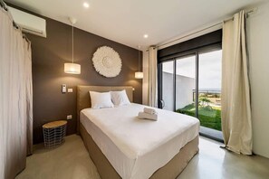 3 室のベッドルーム、アイロン / アイロン台、WiFi (無料)、ベッドシーツ