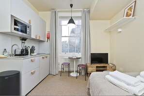 Enjoy a compact room with a kitchenette, dining area, and city view.