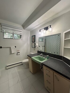 Hair dryer, towels, soap, shampoo - Inner city close to Stampede and Stanley Park (Calgary)