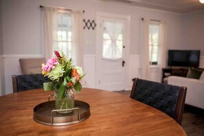 Dining - Esopus Creek Cottage (Saugerties)