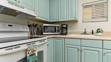 Microondas, cafetera/tetera