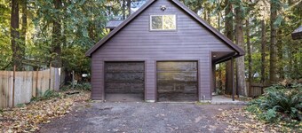 Mystic Mountain, *Pet Friendly*, Private Hot Tub, Steam Sauna, 11 Miles to Govy Camp