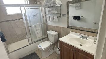 Dusch, hÄrtork, handdukar och tvÄl