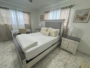 3 habitaciones, caja de seguridad en la habitación y escritorio 