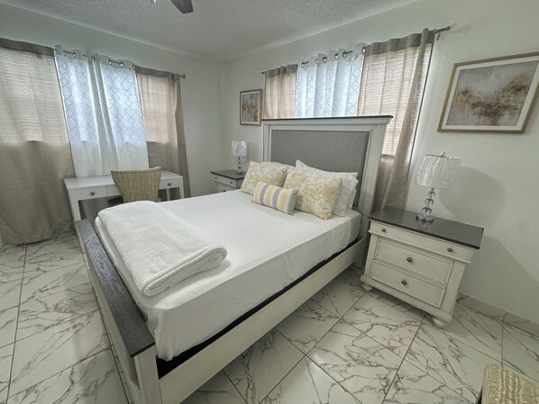 3 bedrooms, in-room safe, desk, iron/ironing board