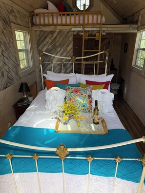 2 chambres, lit parapluie, draps fournis