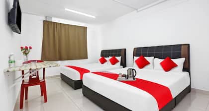 OYO 90873 Travellers Inn