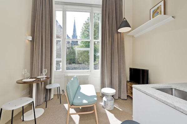 Apartment | Internet - Superb Mezzanine Apartment Near Regent s Park (London)