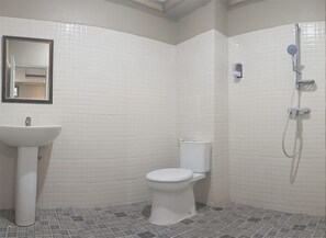 Family Room | Bathroom - Alkyfa Hotel Bali (Denpasar)