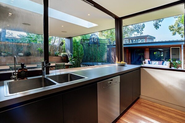 Fridge, microwave, stovetop, dishwasher