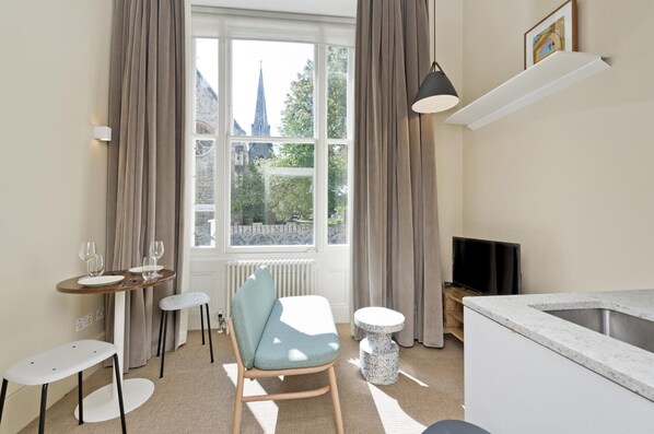 Apartment | Internet - Smart Mezzanine Studio in Leafy Primrose Hill (London)