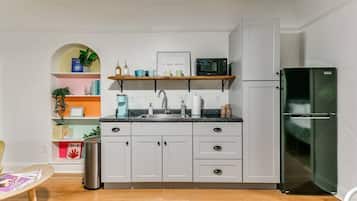 Fridge, microwave, dishwasher, coffee/tea maker