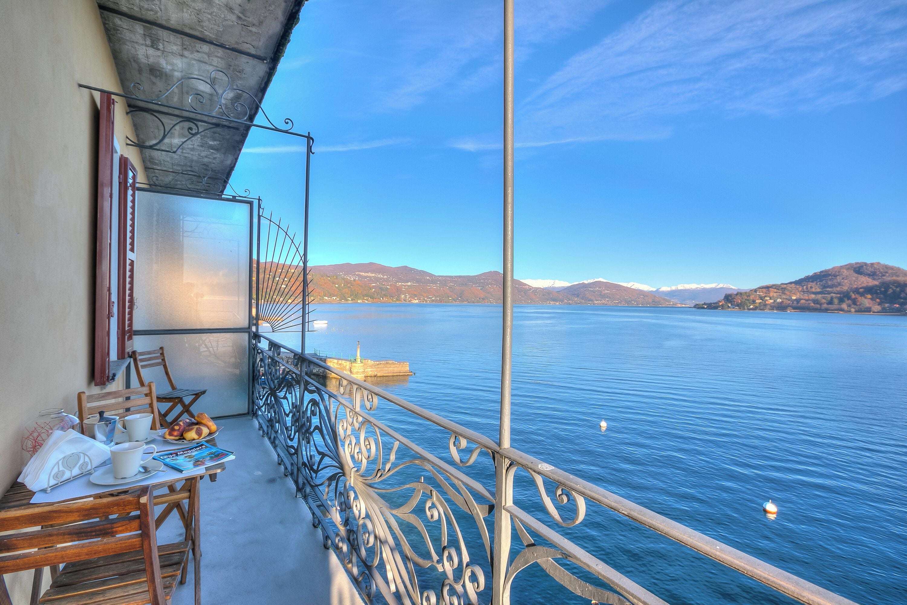 Appartement Lune de Miel, plusieurs chambres, en bord de lac (Lago Magico Pied Dans L' Eau) | Vue sur le lac