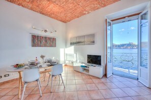 Honeymoon Apartment, Multiple Bedrooms, Lakeside (Lago Magico Pied Dans L' Eau) | Living area | 21-inch flat-screen TV with digital channels - Aparthotel Arona (Arona)