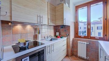 Honeymoon Apartment, Multiple Bedrooms, Lakeside (Lago Magico Pied Dans L' Eau) | Private kitchen | Fridge, microwave, stovetop, espresso maker