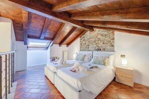 Apartament estàndard, diversos dormitoris, 2 banys (Incanto Sul Lago Pied Dans L' Eau) | 1 dormitori, wifi gratuïta i roba de llit 