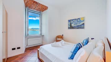 Apartemen Bulan Madu, 1 kamar tidur, microwave, tepi danau (Il Nido Del Cigno, Arona Lakefront) | 1 kamar tidur