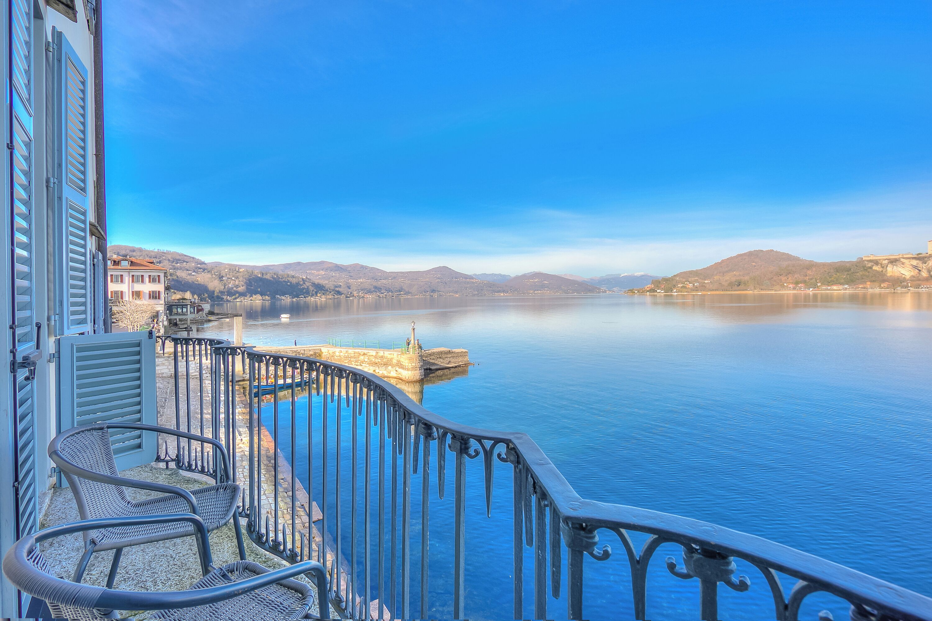 Honeymoon Apartment, Multiple Bedrooms, 2 Bathrooms, Lakeside (La Dolce Vita Pied dans L' Eau) | Balcony