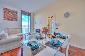 Honeymoon Apartment, Multiple Bedrooms, 2 Bathrooms, Lakeside (La Dolce Vita Pied dans L' Eau) | Living area | 21-inch flat-screen TV with digital channels - Aparthotel Arona (Arona)