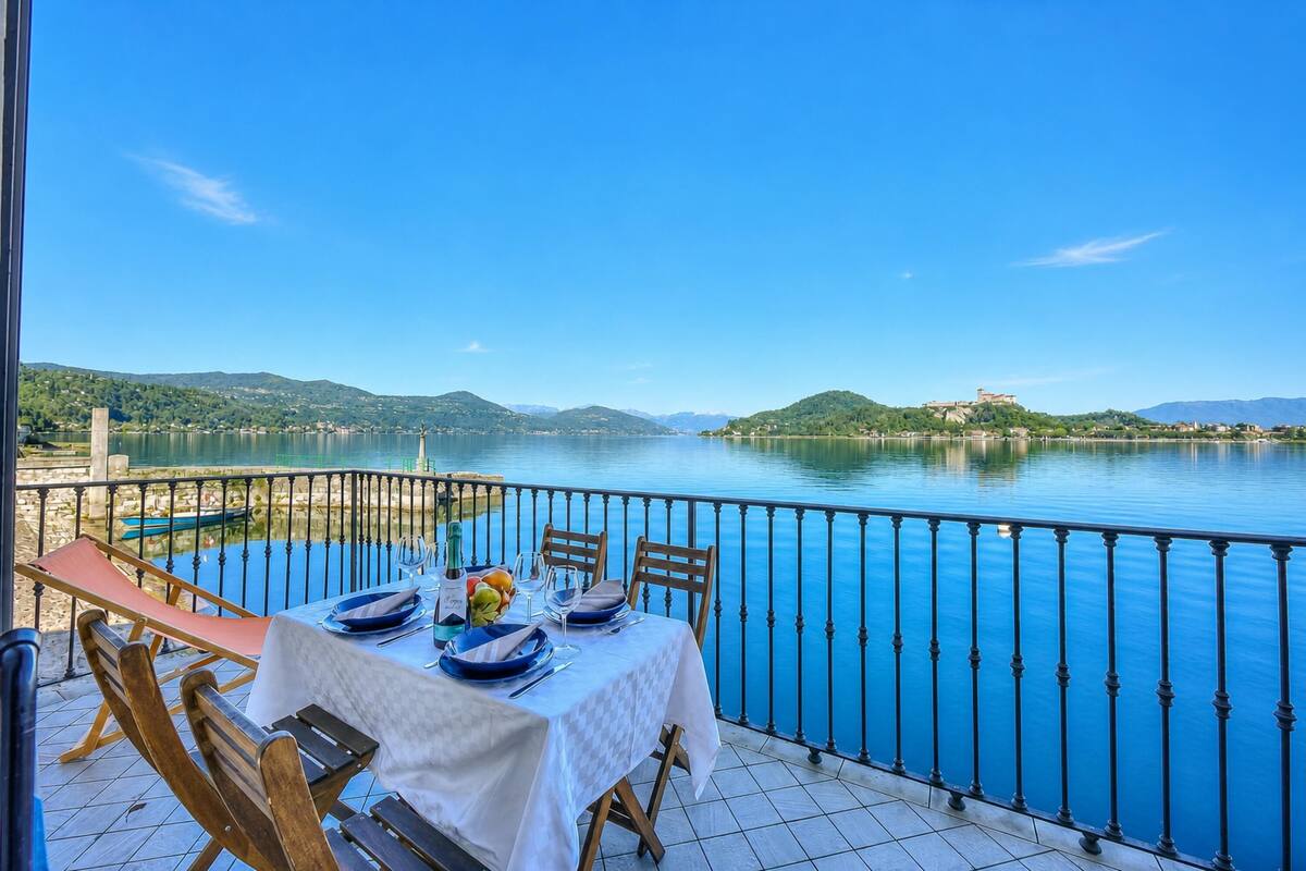 Honeymoon Apartment, 1 Bedroom, Microwave, Lakeside (Volo Di Gabbiani: Lakefront Arona) | Outdoor dining