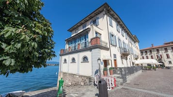 Honeymoon Apartment, 1 Bedroom, Microwave, Lakeside (Il Nido Del Cigno Pied dans l'eau) | Exterior