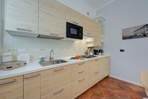 Fridge, microwave, stovetop, espresso maker - Aparthotel Arona (Arona)