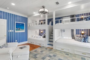 4 camere, una scrivania, ferro/asse da stiro, Wi-Fi gratuito