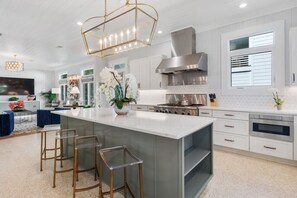 Fridge, microwave, oven, stovetop - Steps from Beach access, Private pool, Gorgeous décor -Big Palm Little Palm (Seacrest)