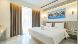 In-room safe, desk, free WiFi, bed sheets - City of Aventus Hotel - Denpasar (Denpasar)
