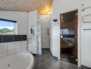 Bathroom - "Thrugils" - 500m from the sea by Interhome (Henne)